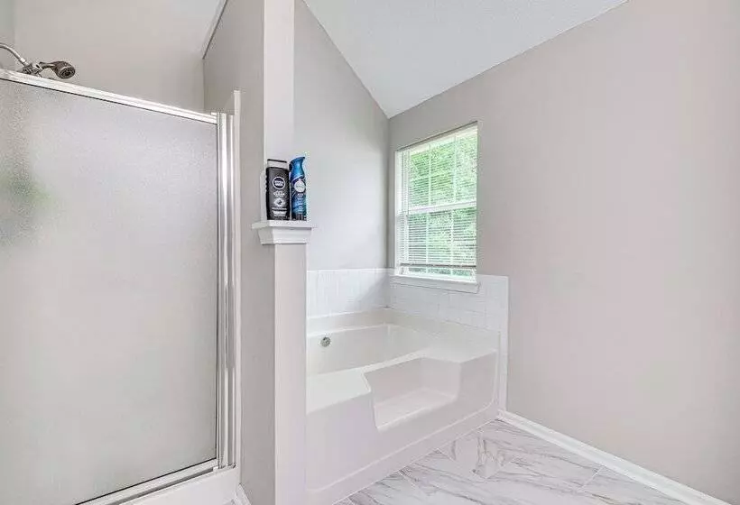 10 Mi To Stone Mtn Park: Spacious Home In Lithonia