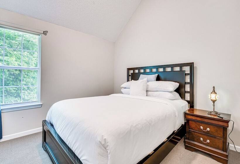 10 Mi To Stone Mtn Park: Spacious Home In Lithonia