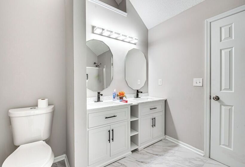 10 Mi To Stone Mtn Park: Spacious Home In Lithonia