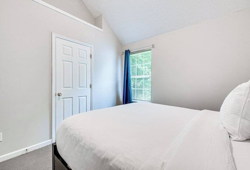 10 Mi To Stone Mtn Park: Spacious Home In Lithonia