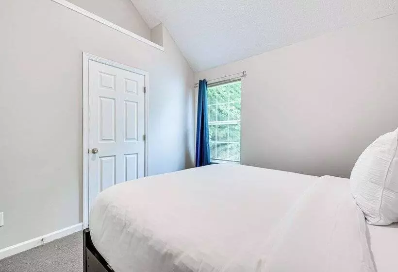 10 Mi To Stone Mtn Park: Spacious Home In Lithonia