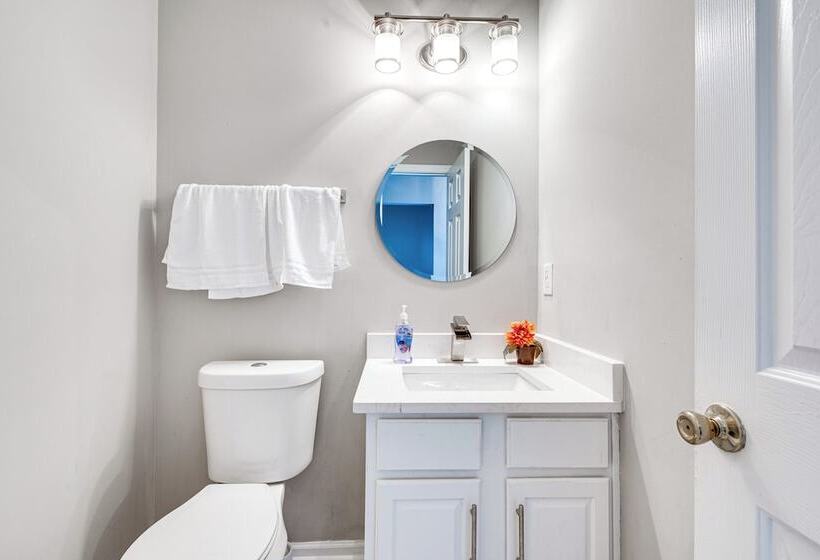 10 Mi To Stone Mtn Park: Spacious Home In Lithonia