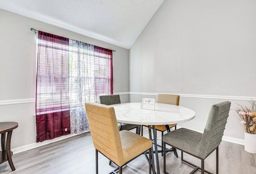 10 Mi To Stone Mtn Park: Spacious Home In Lithonia