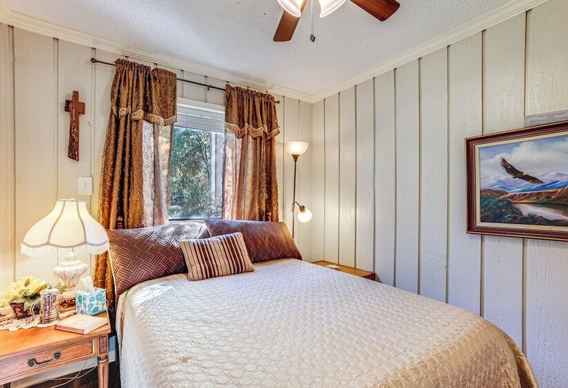 Spacious Madisonville Estate W/ Grill & Pond Views