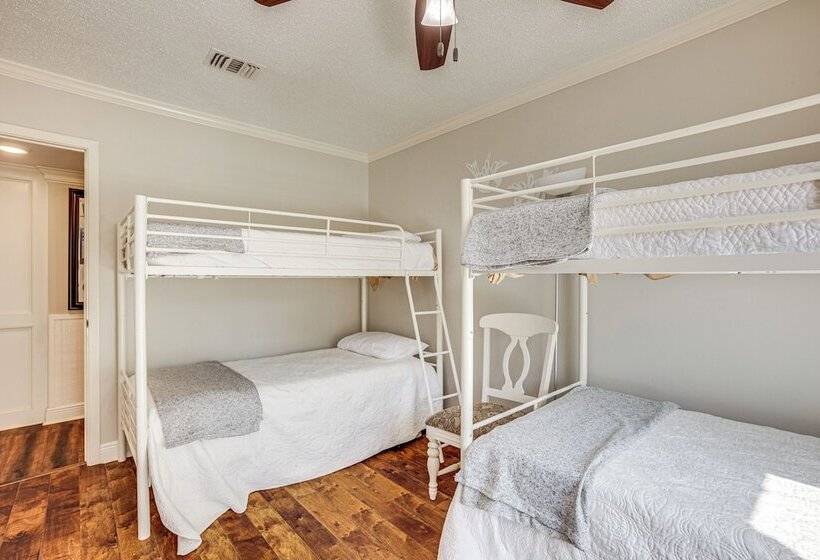 Spacious Madisonville Estate W/ Grill & Pond Views