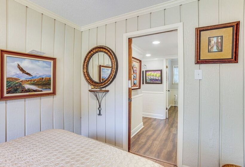 Spacious Madisonville Estate W/ Grill & Pond Views