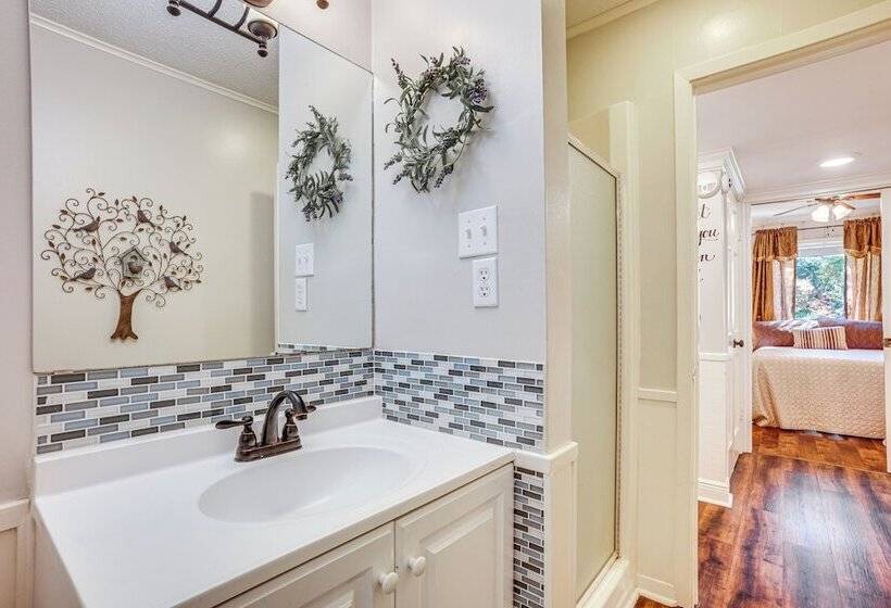 Spacious Madisonville Estate W/ Grill & Pond Views