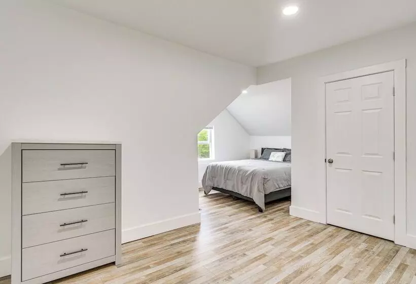 Spacious Oswego Home: 6 Mi To Fort Ontario!