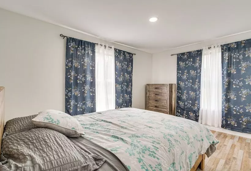 Spacious Oswego Home: 6 Mi To Fort Ontario!