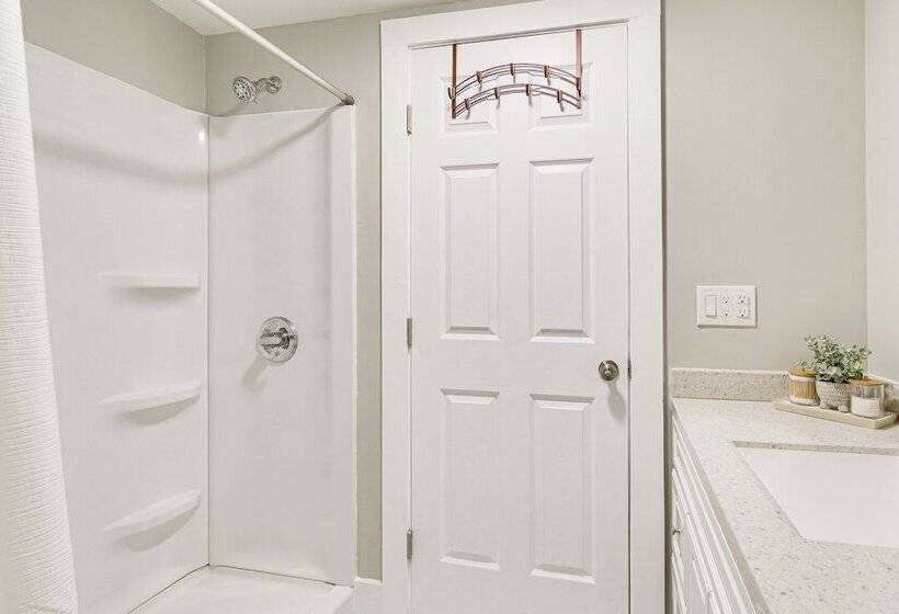 Spacious Oswego Home: 6 Mi To Fort Ontario!