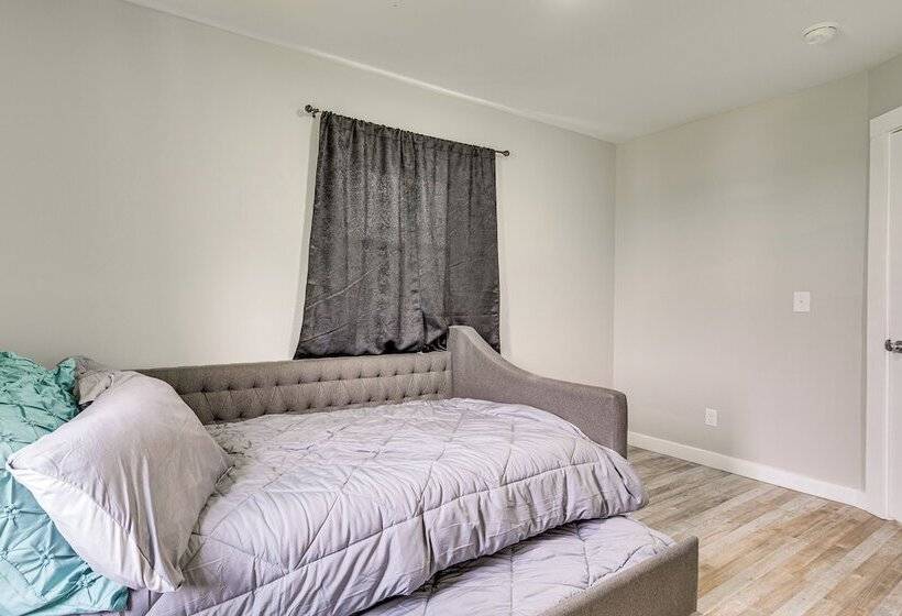 Spacious Oswego Home: 6 Mi To Fort Ontario!