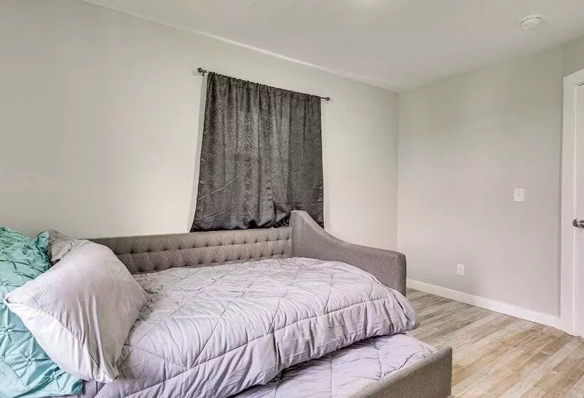 Spacious Oswego Home: 6 Mi To Fort Ontario!