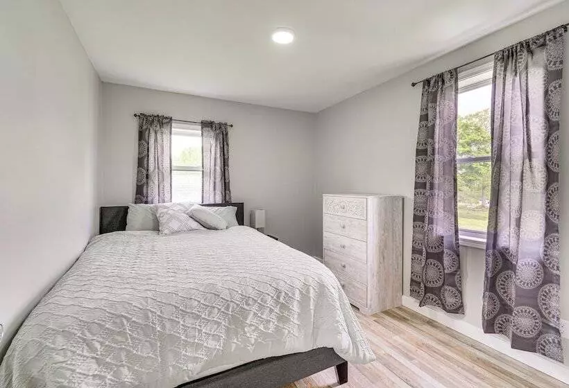 Spacious Oswego Home: 6 Mi To Fort Ontario!