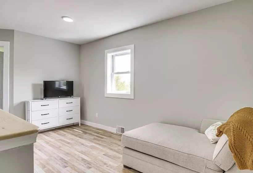 Spacious Oswego Home: 6 Mi To Fort Ontario!