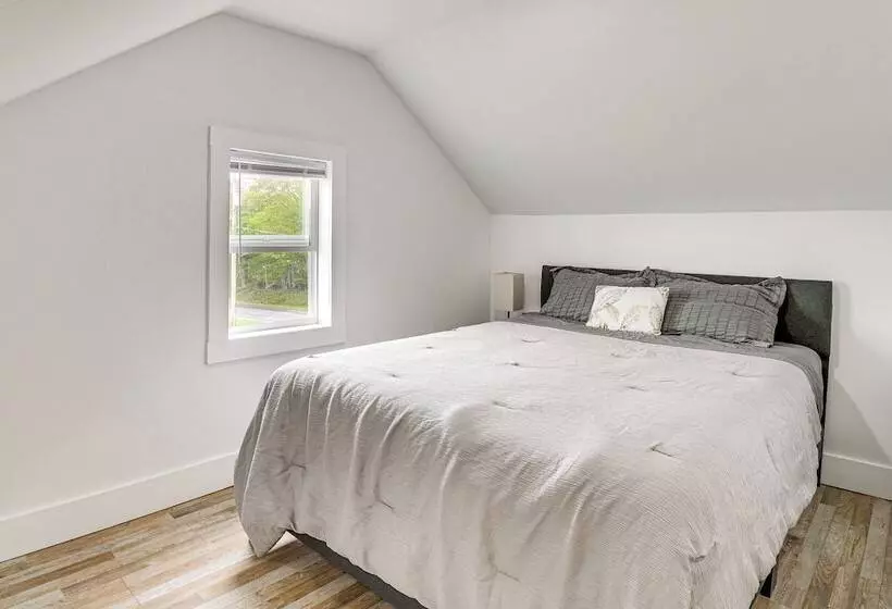 Spacious Oswego Home: 6 Mi To Fort Ontario!