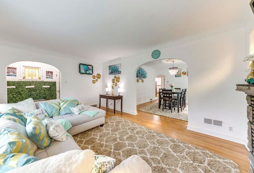 Spacious St Louis Retreat: 8 Mi To Downtown!