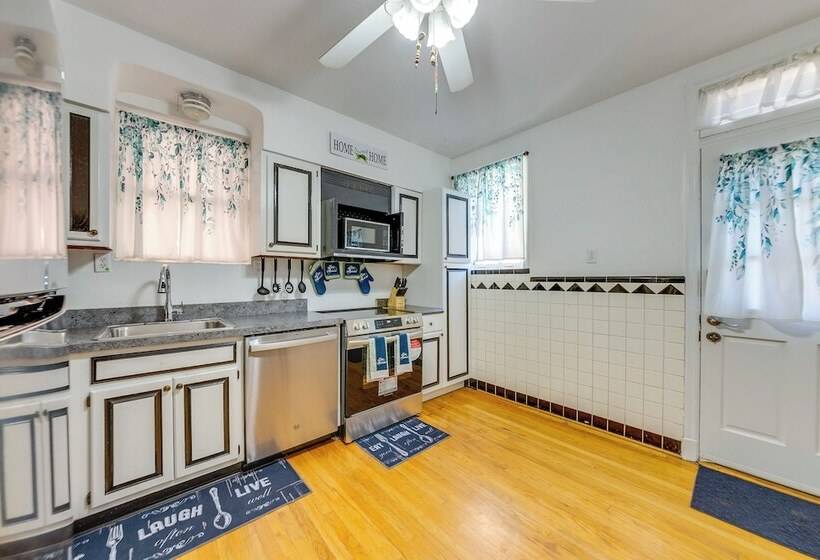 Spacious St Louis Retreat: 8 Mi To Downtown!