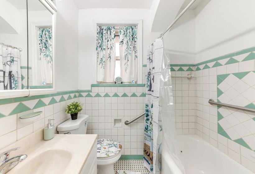 Spacious St Louis Retreat: 8 Mi To Downtown!