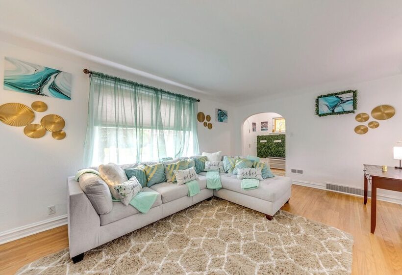 Spacious St Louis Retreat: 8 Mi To Downtown!