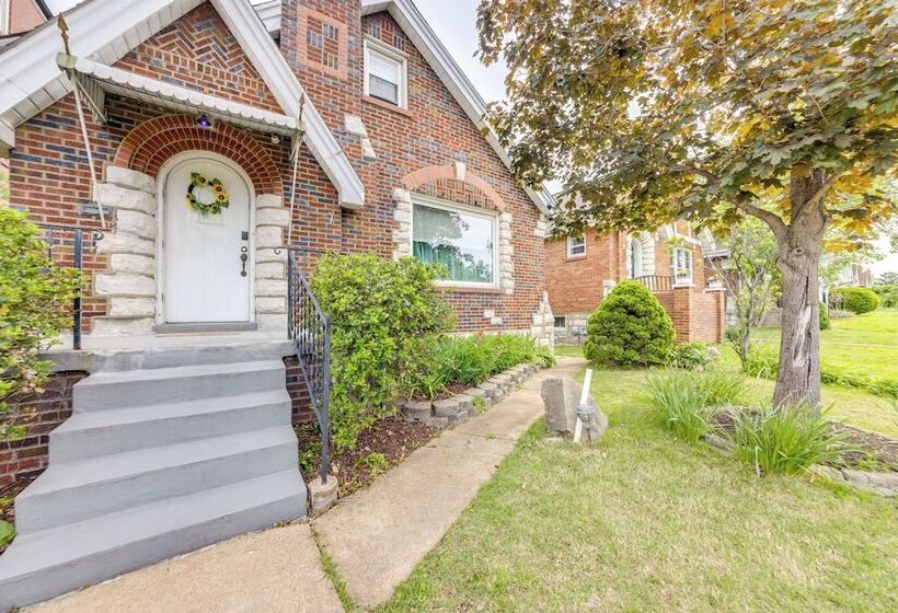 Spacious St Louis Retreat: 8 Mi To Downtown!