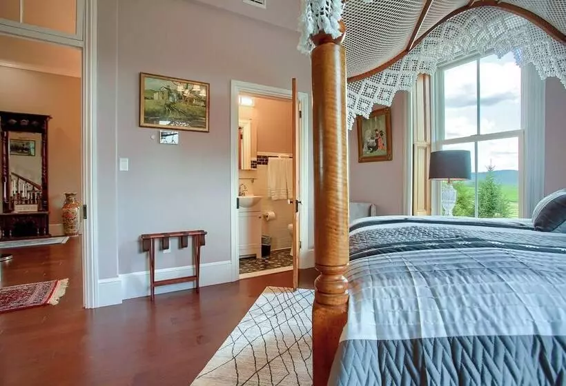 Stuart Manor Bed And Breakfast