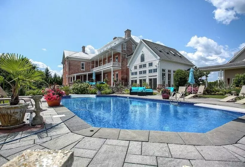 Stuart Manor Bed And Breakfast