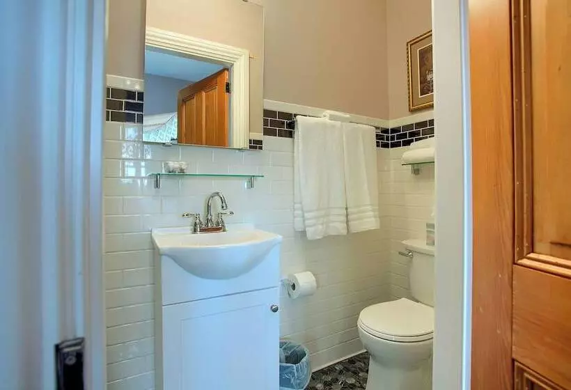 Stuart Manor Bed And Breakfast