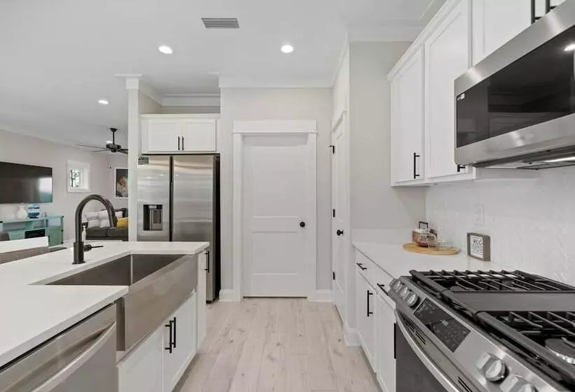 Summer Salt 24226 Pepper Lane