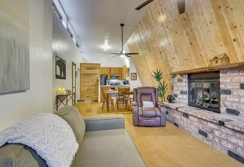 The Abby Cabin: Restful Running Springs Retreat!