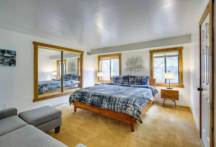 The Abby Cabin: Restful Running Springs Retreat!