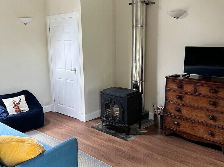 Tranquil Glenshee Cottage Retreat