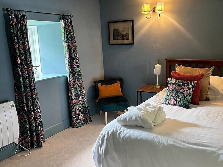 Tranquil Glenshee Cottage Retreat