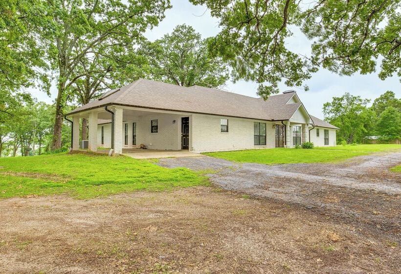 Yantis Retreat On 10 Acres: Steps To Lake Fork!