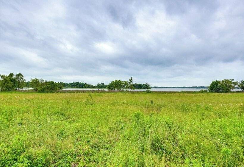 Yantis Retreat On 10 Acres: Steps To Lake Fork!
