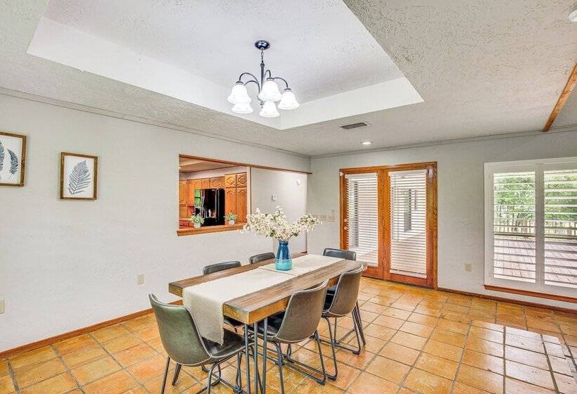 Yantis Retreat On 10 Acres: Steps To Lake Fork!