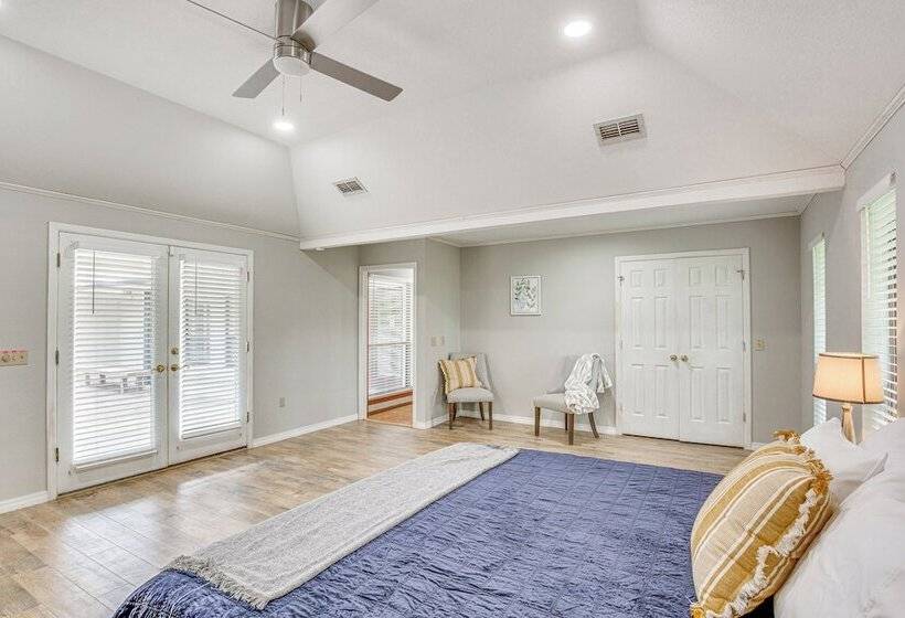 Yantis Retreat On 10 Acres: Steps To Lake Fork!