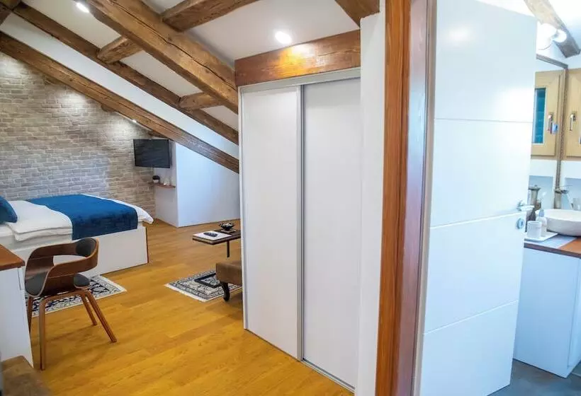 تختخواب و صبحانه Oblivion Luxury Rooms