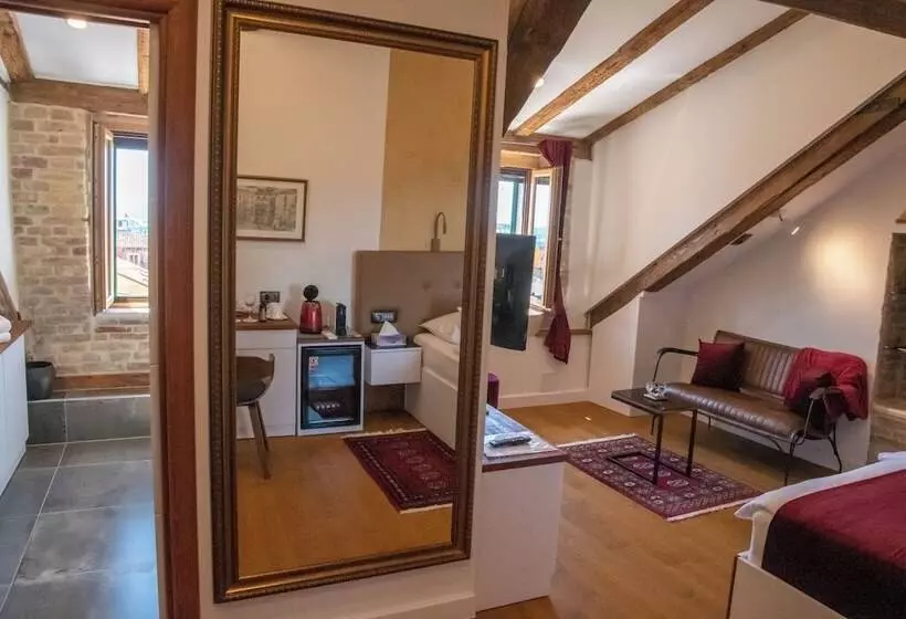تختخواب و صبحانه Oblivion Luxury Rooms