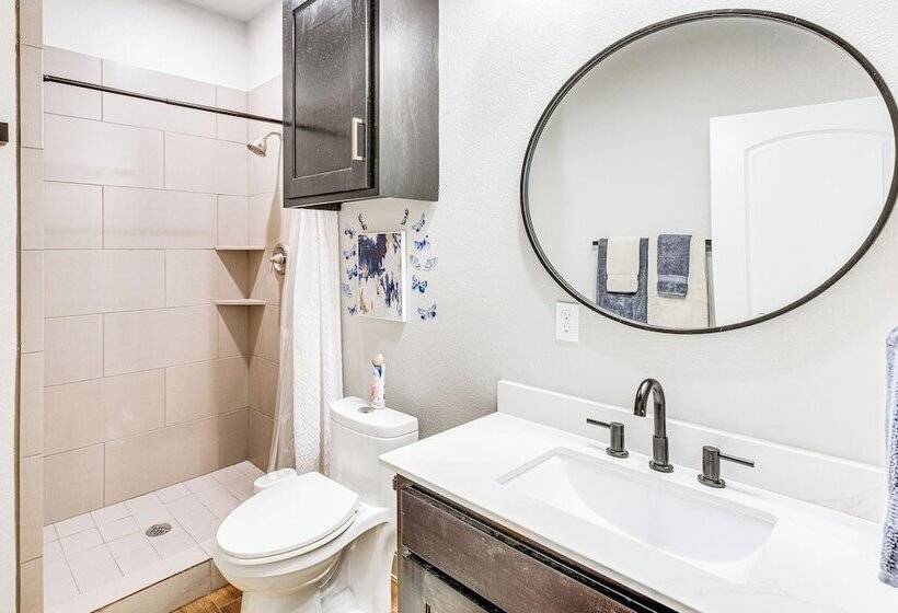 Charming Caddo Mills Farmhouse W/ Private Yard