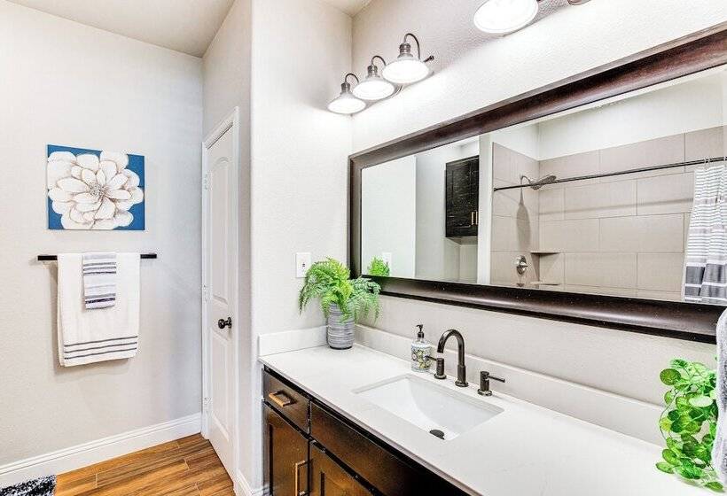 Charming Caddo Mills Farmhouse W/ Private Yard