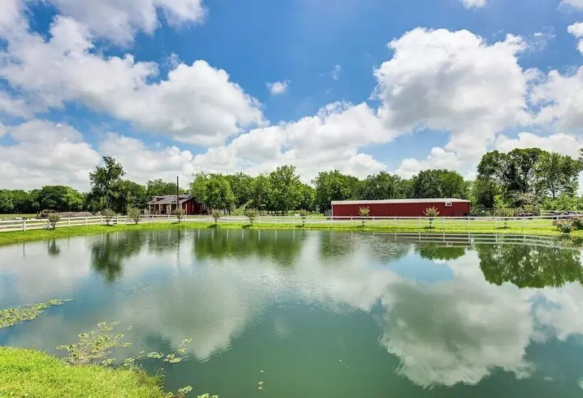 Charming Caddo Mills Farmhouse W/ Private Yard