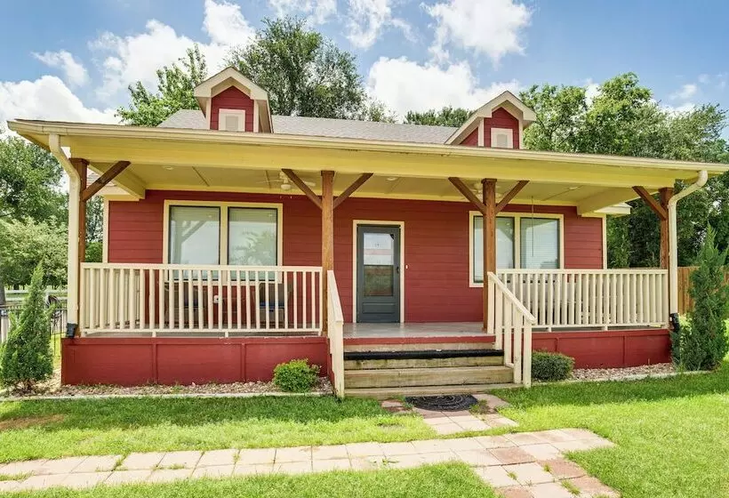 Charming Caddo Mills Farmhouse W/ Private Yard