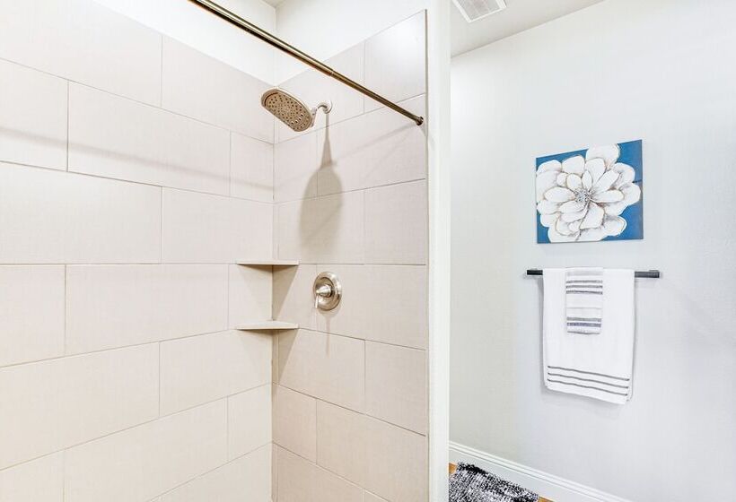 Charming Caddo Mills Farmhouse W/ Private Yard