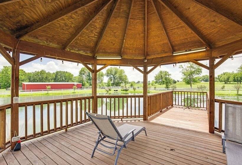 Charming Caddo Mills Farmhouse W/ Private Yard