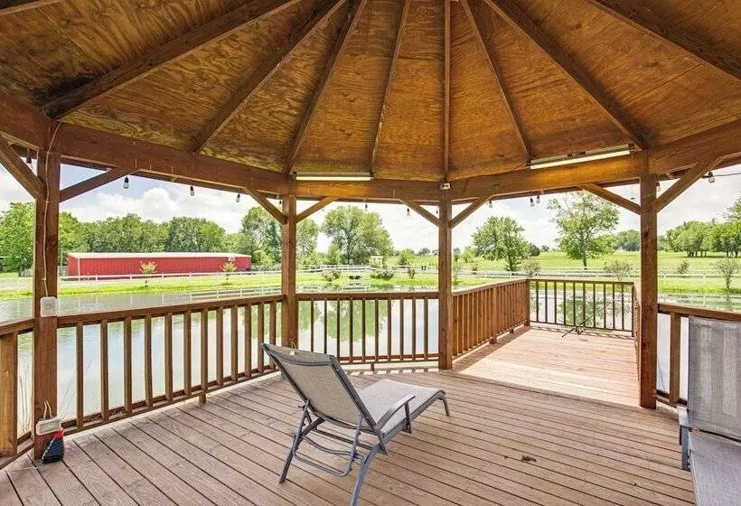 Charming Caddo Mills Farmhouse W/ Private Yard