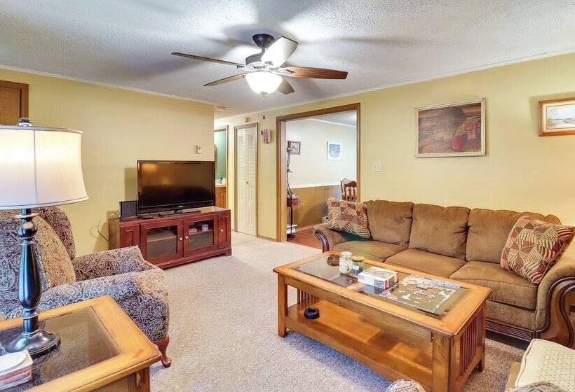 Cozy Albrightsville Home: 10 Mi To Pocono Raceway!