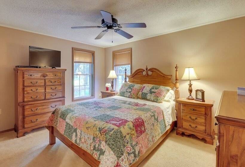 Cozy Albrightsville Home: 10 Mi To Pocono Raceway!