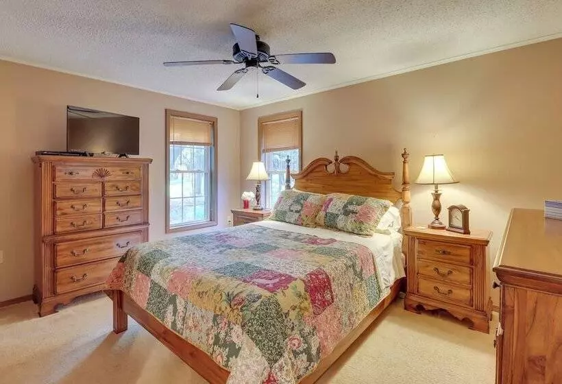 Cozy Albrightsville Home: 10 Mi To Pocono Raceway!