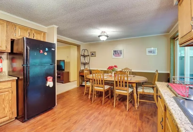 Cozy Albrightsville Home: 10 Mi To Pocono Raceway!