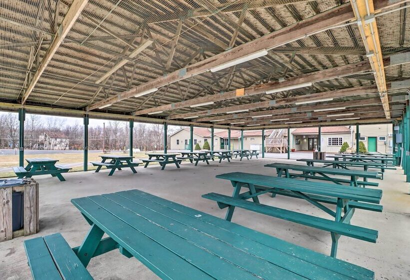 Cozy Albrightsville Home: 10 Mi To Pocono Raceway!